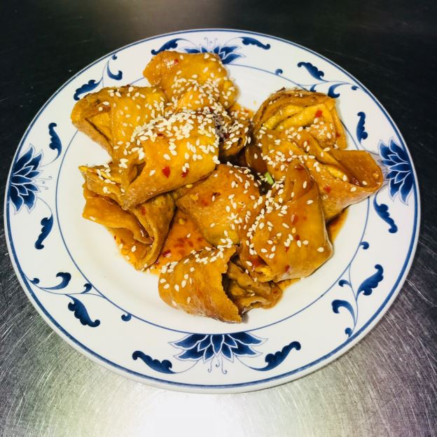 6 Fried Wonton in Hot Sesame Sauce (10)