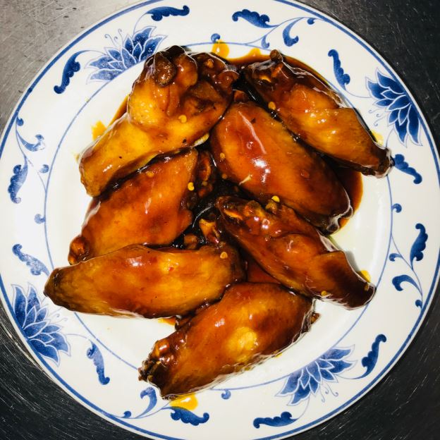 13 Fried Chicken Wing with Garlic Sauce (8)