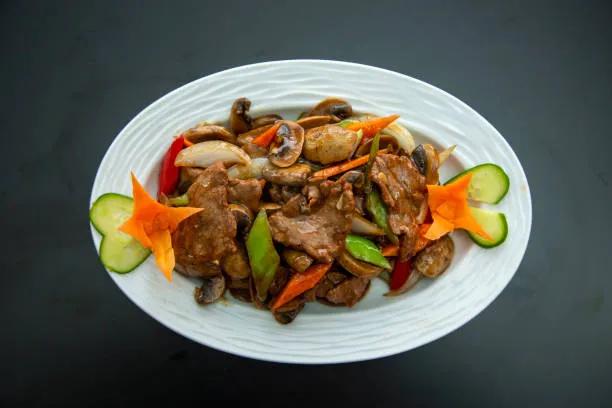 C27. Beef w. Snow Peas (Combo Platter)