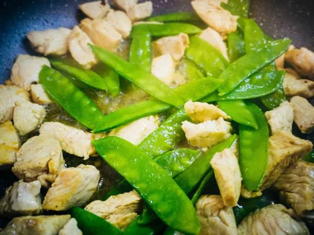 C17. Chicken w. Snow Peas (Combo Platter)