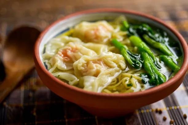 Giew Ba - Mee Nam (Wonton Noodle Soup)