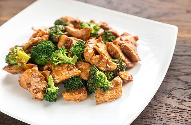 1. Steamed Chicken w. Broccoli
