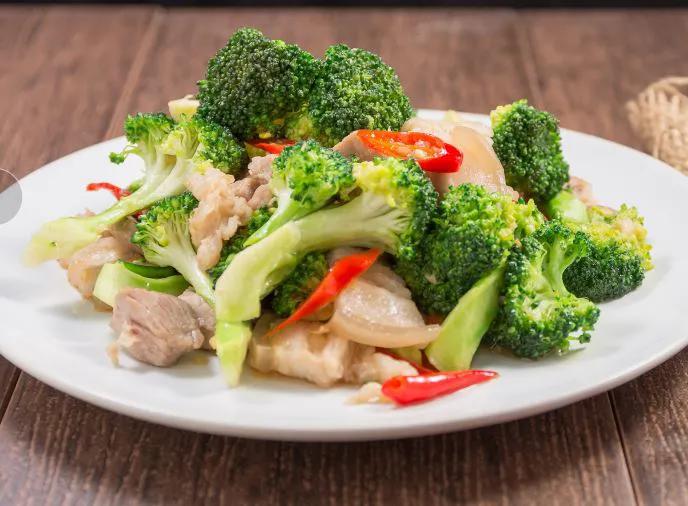 H3. Chicken or Pork with Broccoli