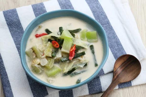 Tom Kha (Coconut Milk Soup)