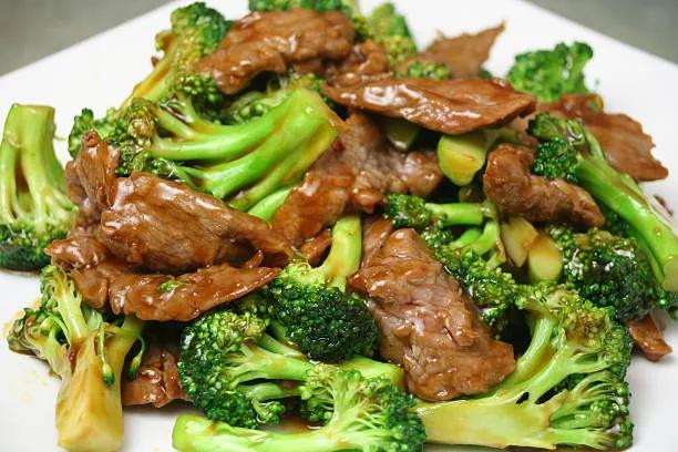 13. Beef and Broccoli (Sliced Beef)