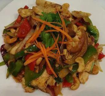 Pad Med Mamuang Himaphan (Cashew Nut)