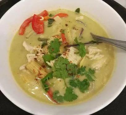 Gaeng Kheow Wan (Green Curry)