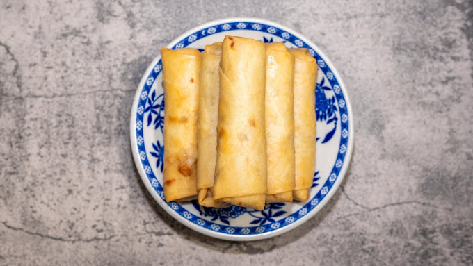 2. 虾卷或上海卷 Shrimp Egg Roll or Spring Roll