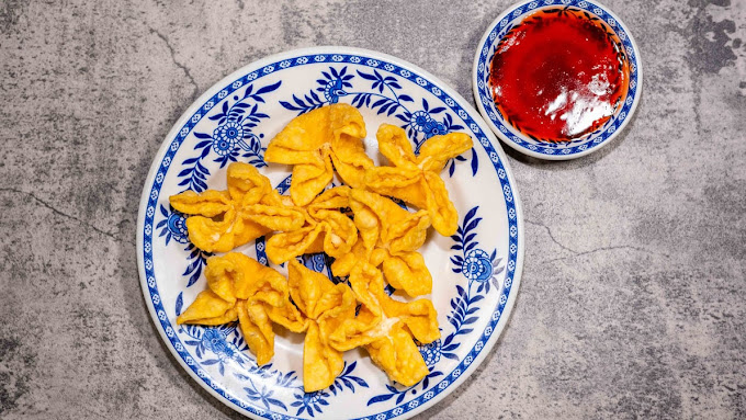 6. 蟹角 Crab Rangoon (8)(imitation krab meat