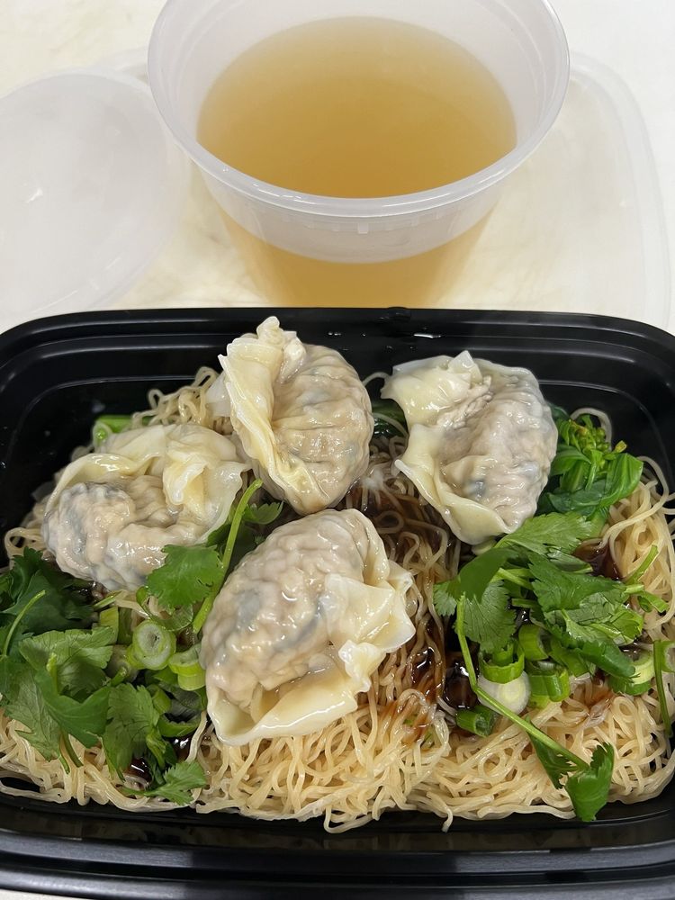 32.水 餃撈麵 Dumpling Lo Mein with Oyster Sauce