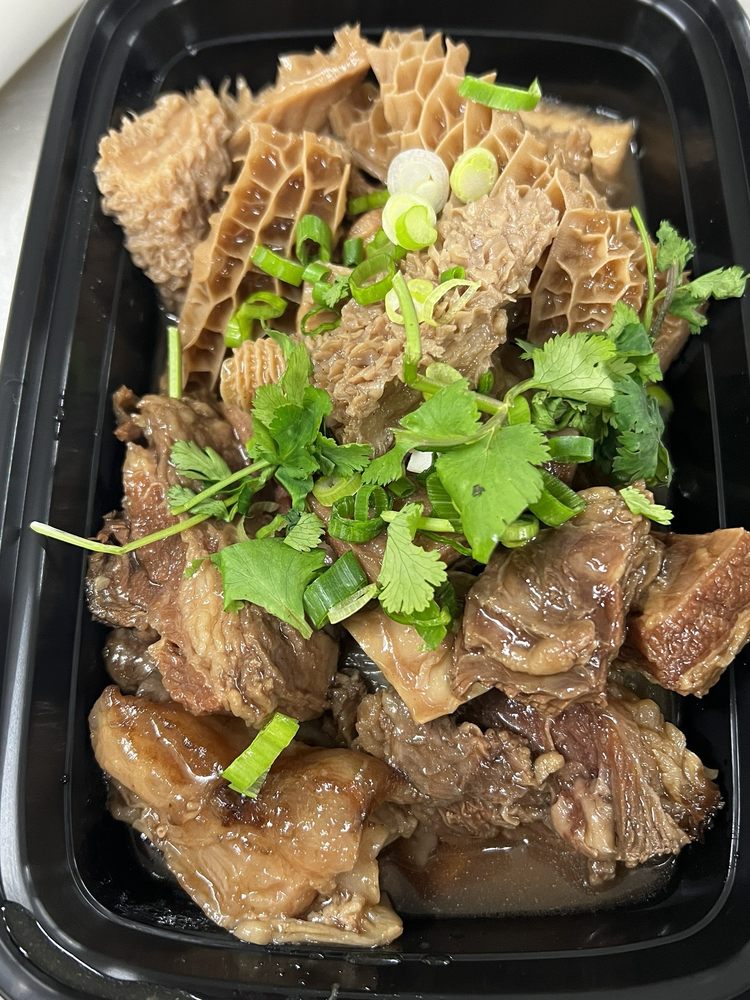 50.淨牛腩 Beef Stew.