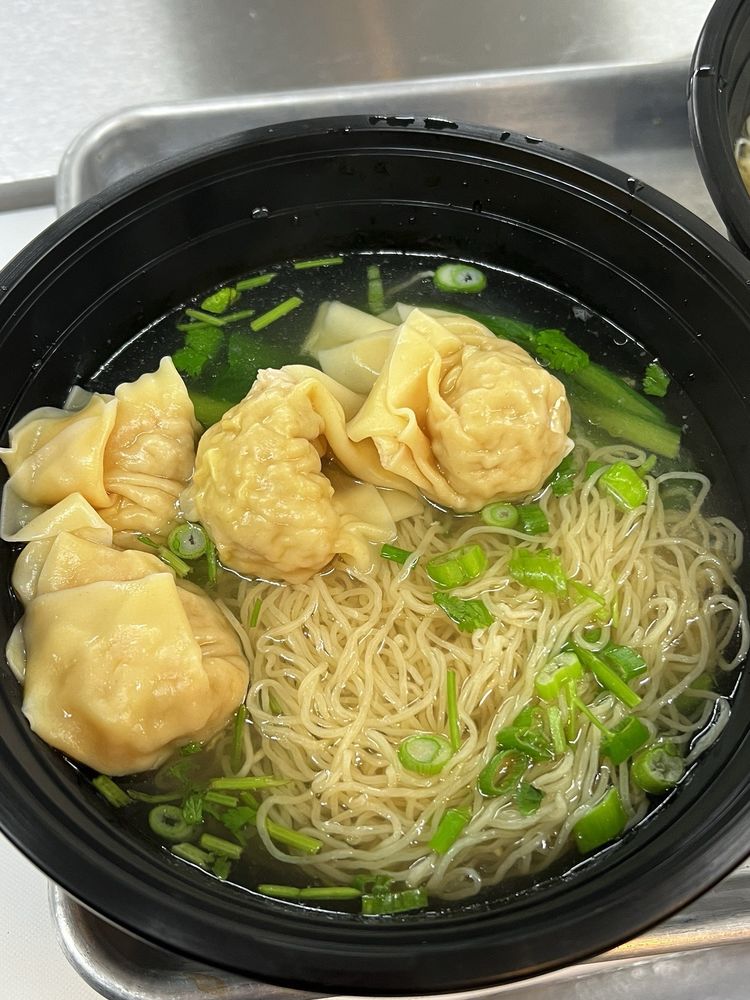 14、鮮蝦雲香湯麵 Shrimp Wonton Noodle in Soup