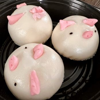 26. 金猪奶皇包 Custard Bun (3pc)