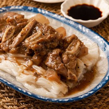 36. 牛仔骨蒸腸粉 Rice Noodle Roll w. Beef Short Ribs