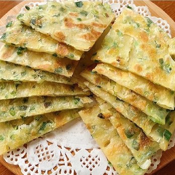 13. 蔥油餅 Scallion Pan Cake