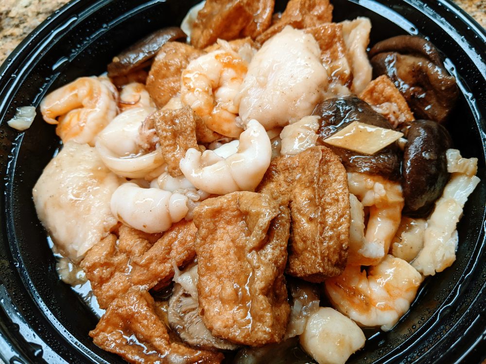 P4.海鲜豆腐煲 Seafood w.To-Fuin Clay Pot
