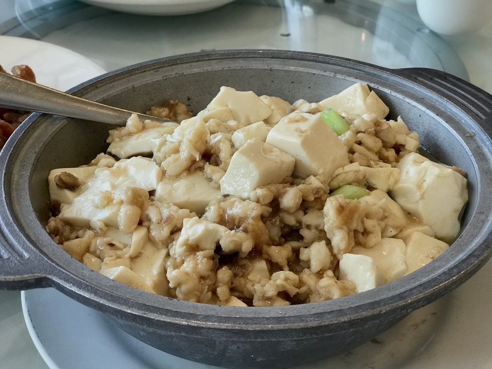 P5.咸魚雞粒豆腐煲 Diced Chicken & To-Fu w. Salty Fish in Clay Pot