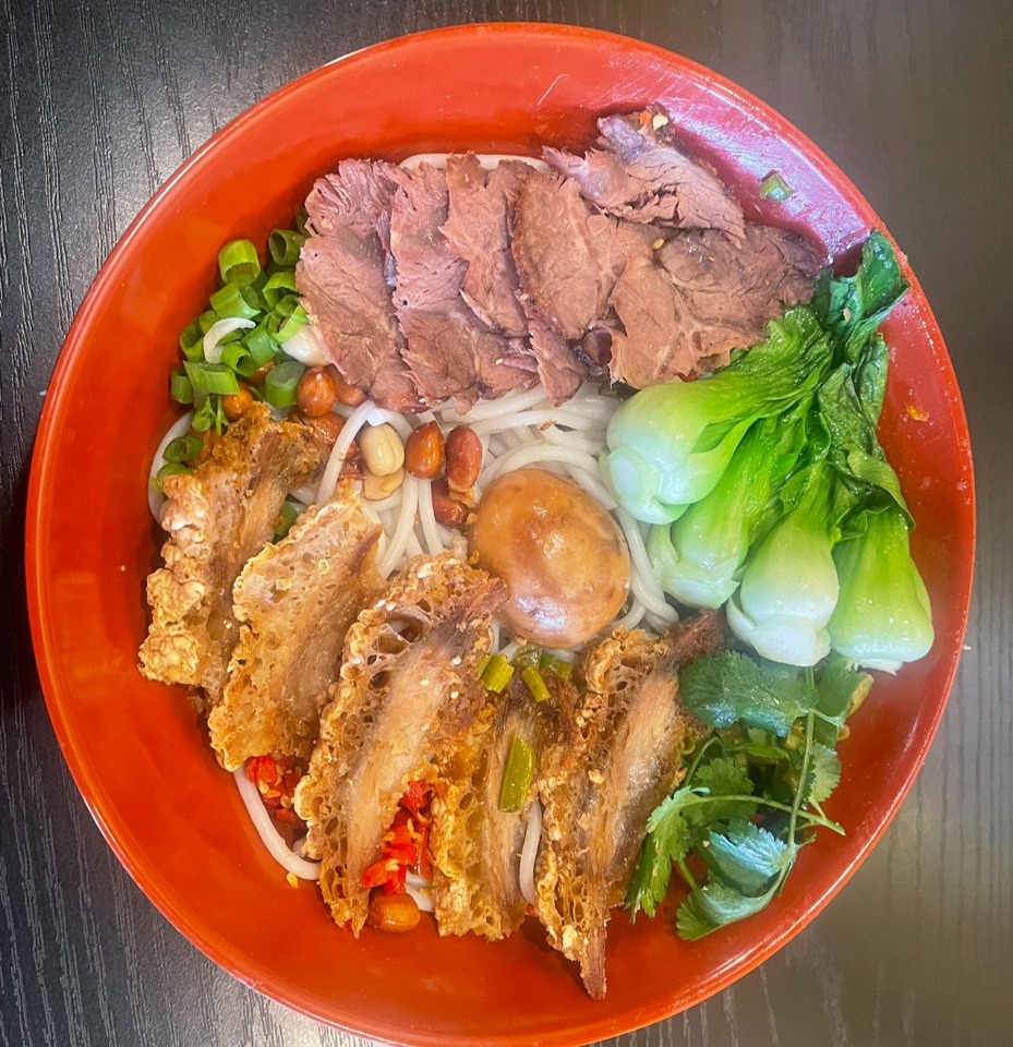Pork & Beef Rice Noodle in Cold Sauce 凉拌锅烧牛肉米粉