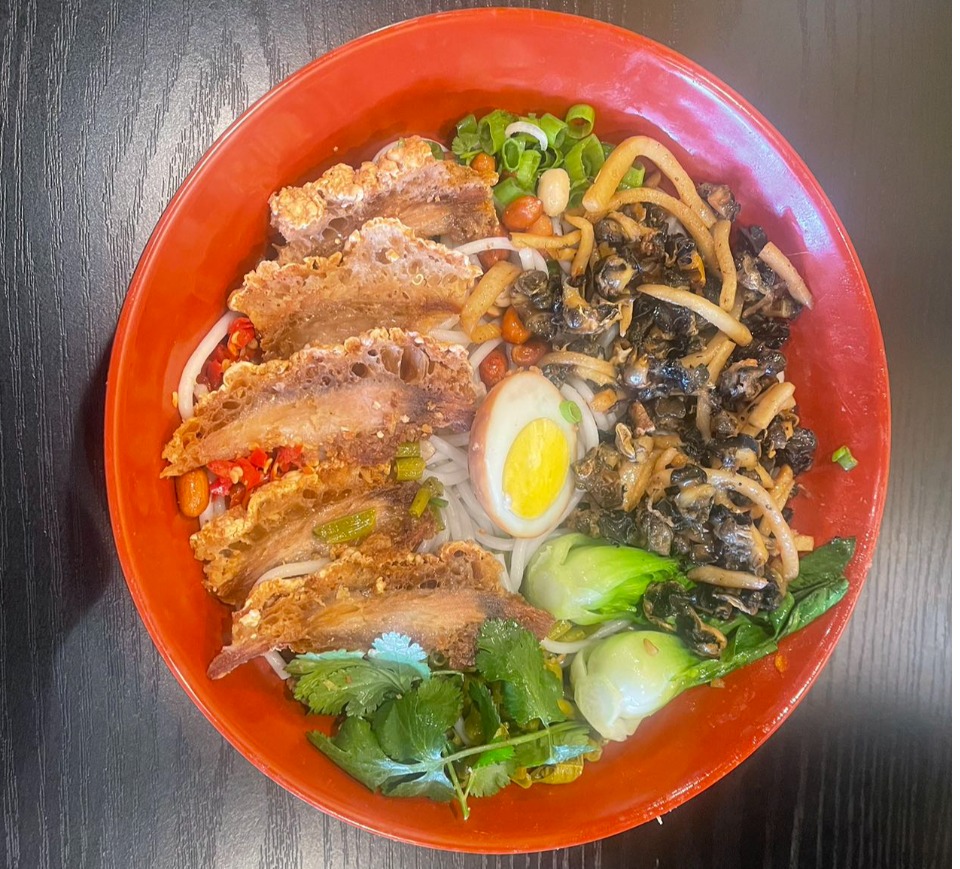 Roast Pork & Snail Meat Rice Noodle 锅烧螺蛳肉米粉