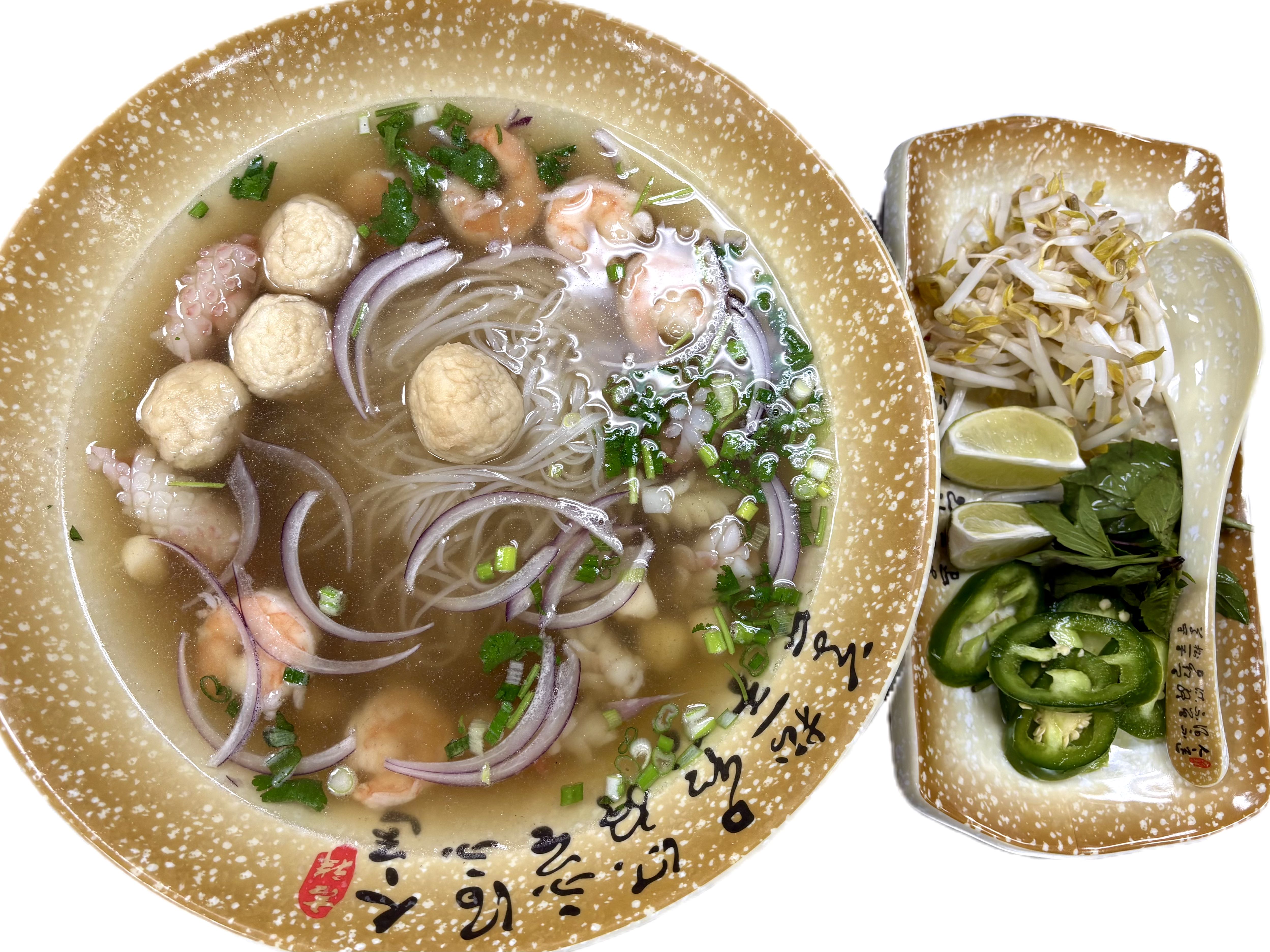 B26.*Seafood Noodle with Beef broth