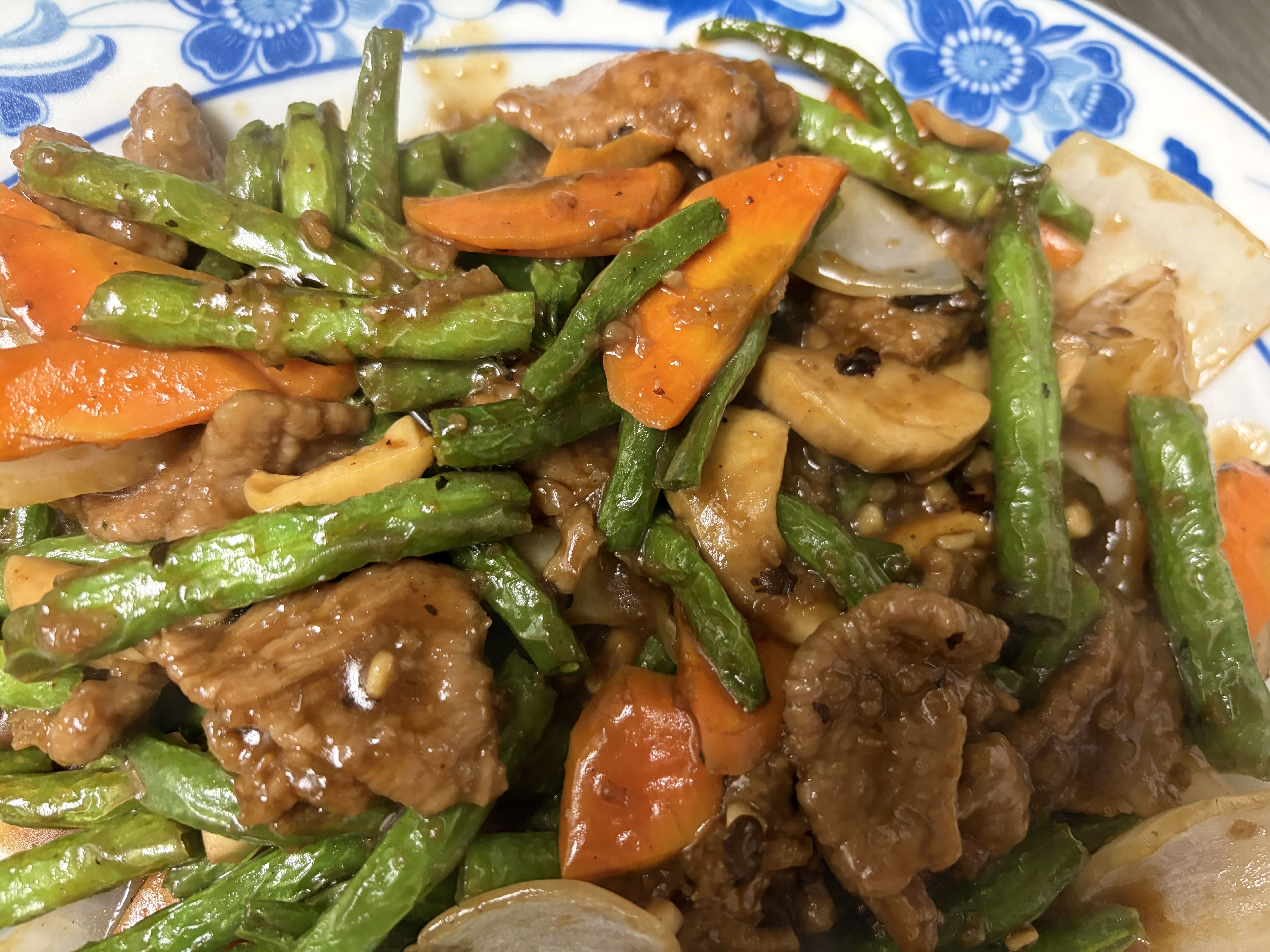 SIZZLING BEEF WITH FISH