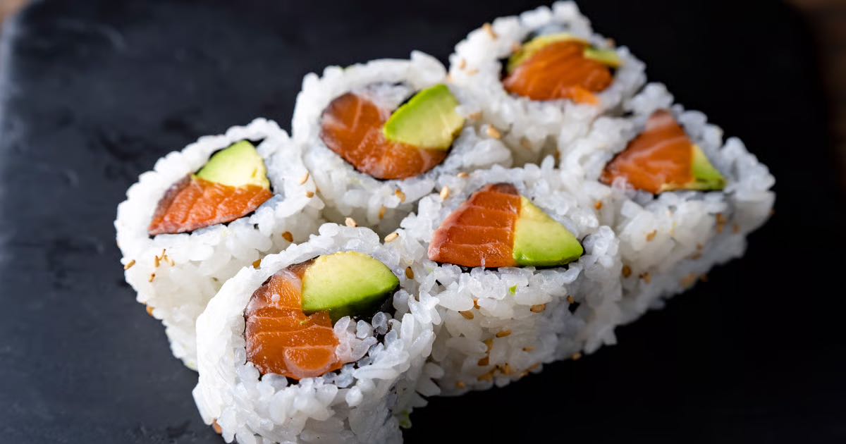 2. Salmon Avocado Roll (8 pcs)