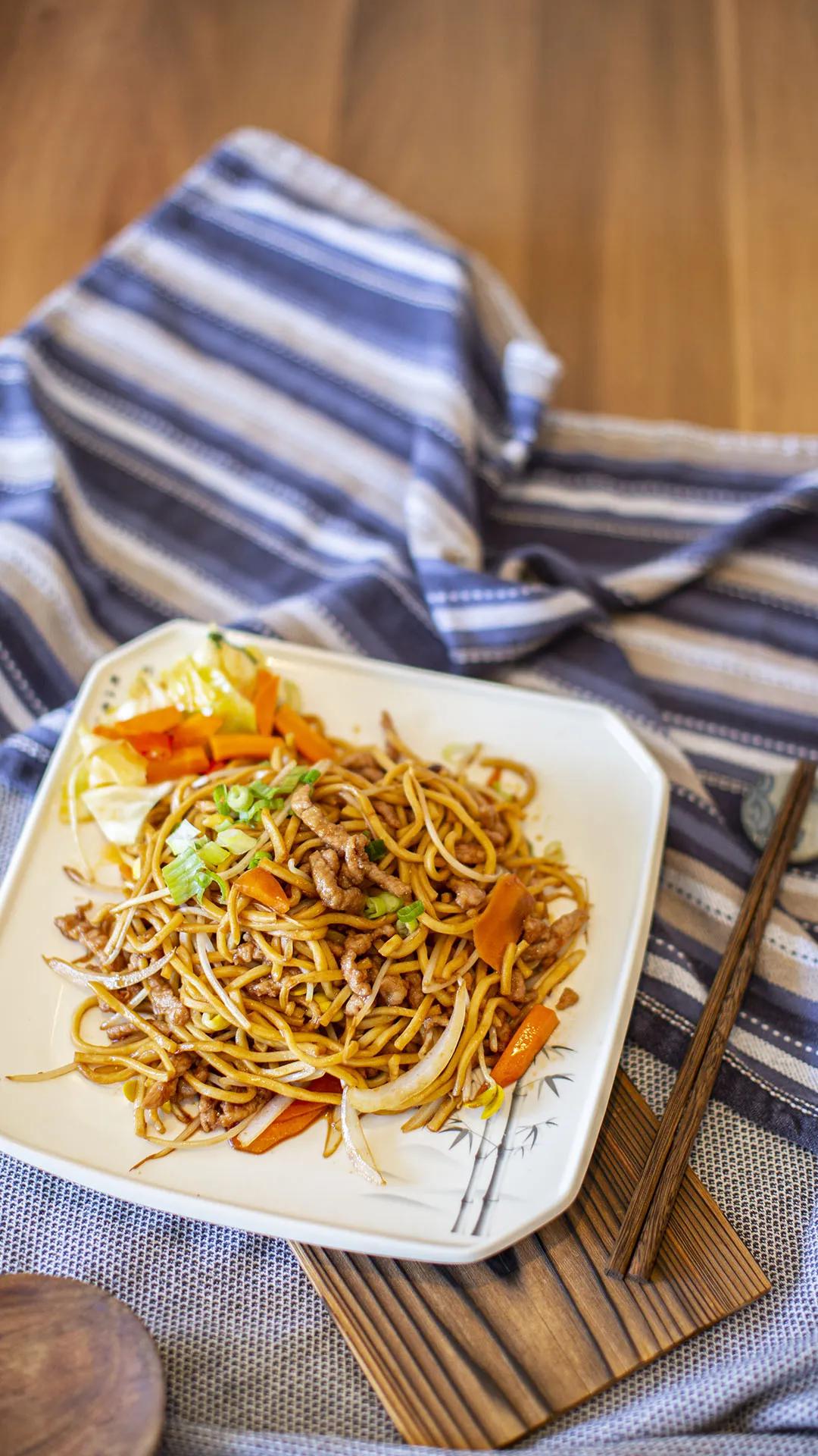 139.肉丝炒面Shredded Pork Chow Mein